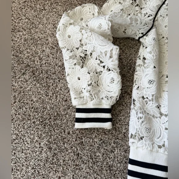Anthropologie Maeve lace long sleeve white top black cuffs Small SO CUTE! Zipper - Picture 2 of 12